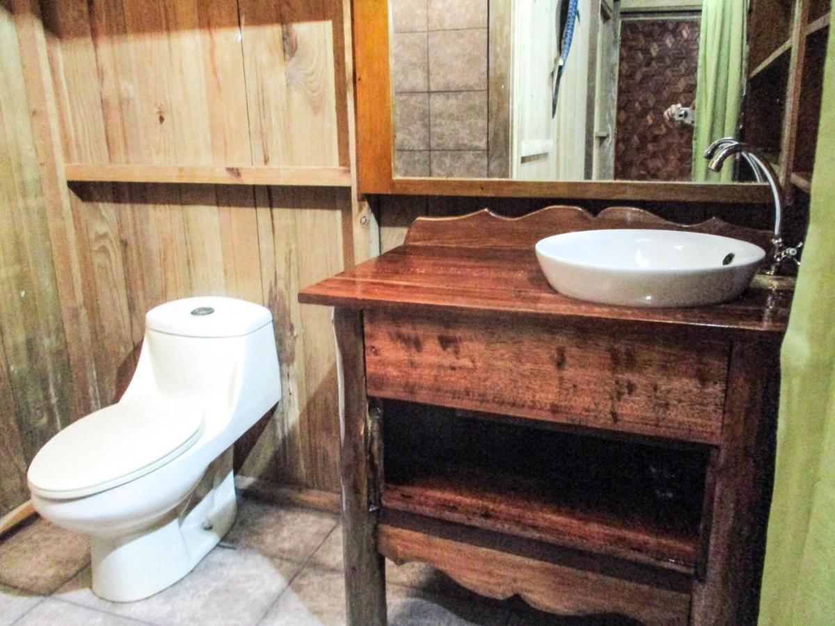 Hotel Kangaroo Rio Dulce Bagian luar foto