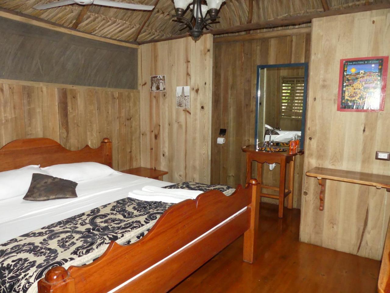 Hotel Kangaroo Rio Dulce Bagian luar foto