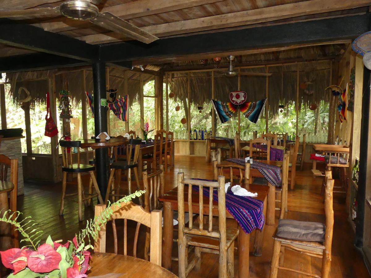 Hotel Kangaroo Rio Dulce Bagian luar foto