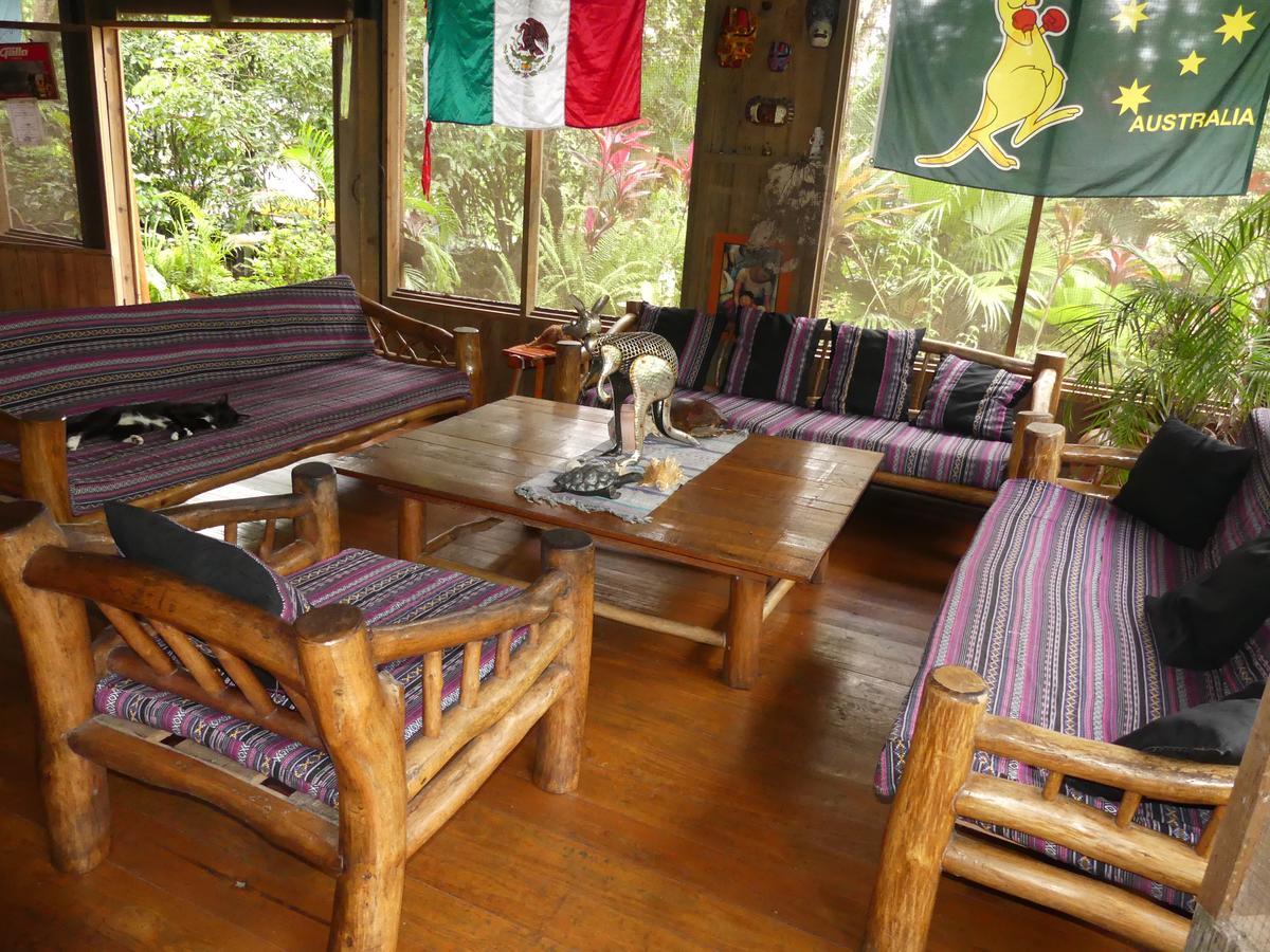 Hotel Kangaroo Rio Dulce Bagian luar foto
