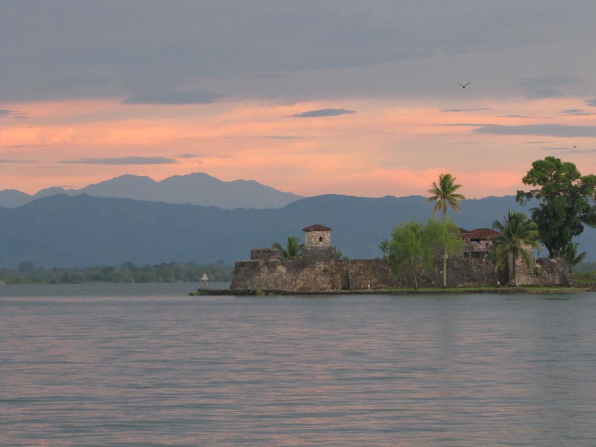 Hotel Kangaroo Rio Dulce Bagian luar foto