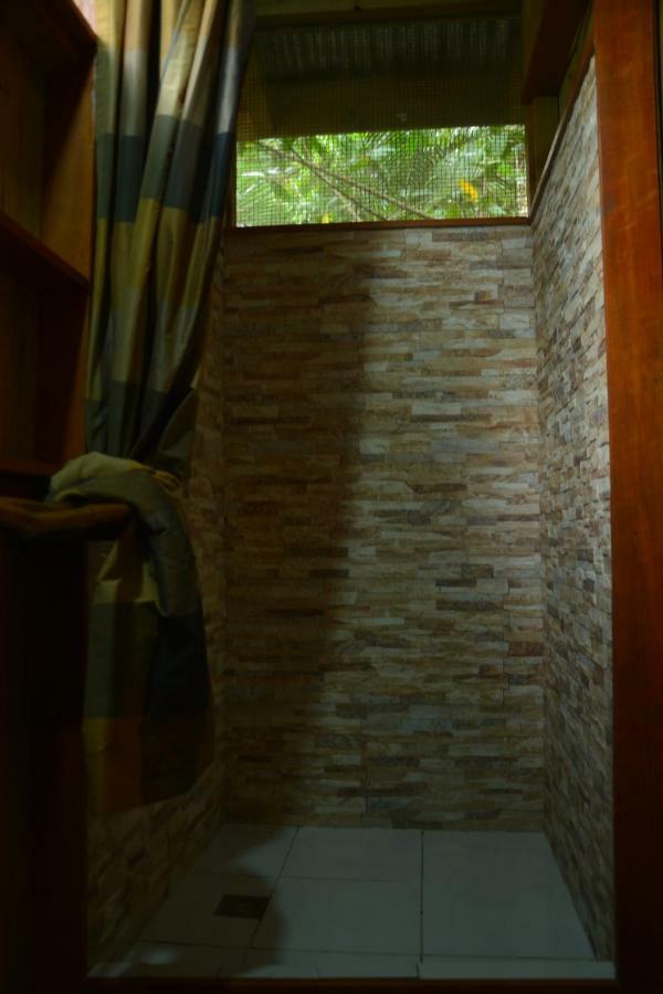 Hotel Kangaroo Rio Dulce Bagian luar foto